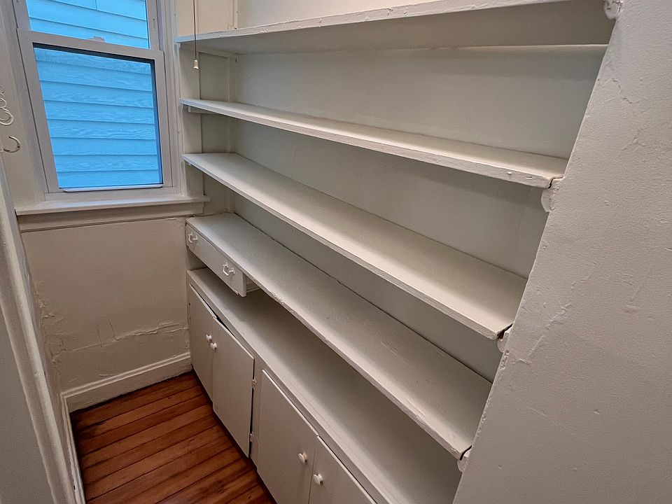 Walk-in Pantry