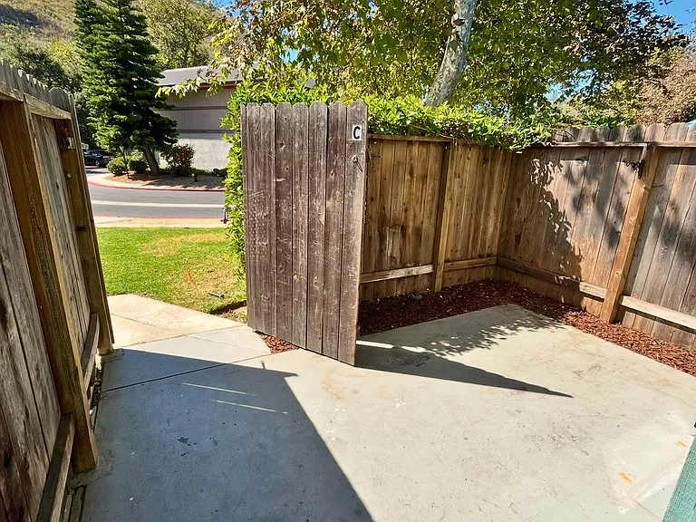 1205 Rebecca Ln #C — Photo 4