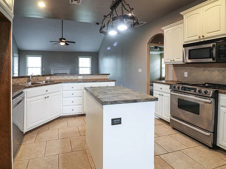 15022 S Justin Ave — Photo 10