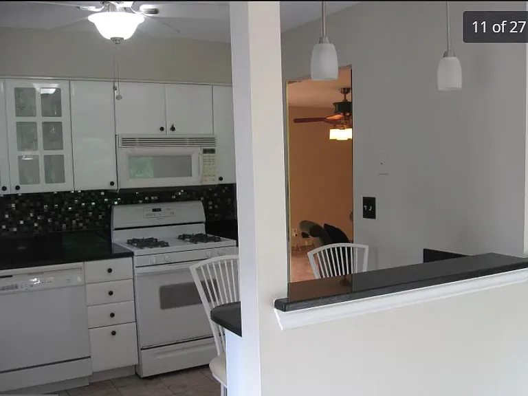 174 Wyndham Pl — Photo 2