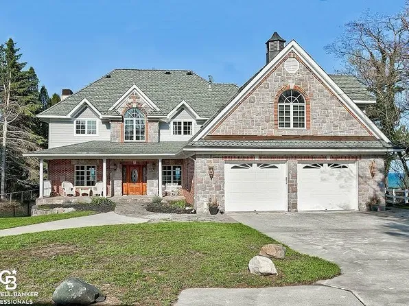3864 N Lakeshore Rd, Deckerville, MI 48427
