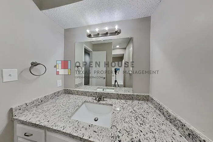 3912 Missouri St — Photo 16