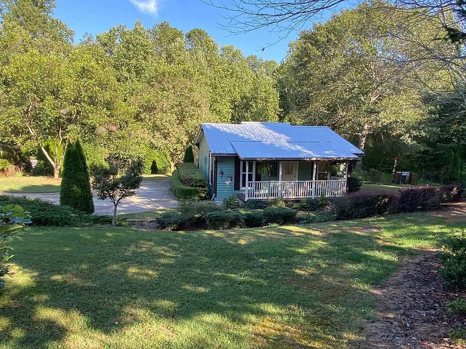Totally renovated warm and cozy cottage. Private, Secure. Located on a 5 acre private property. Daily views of deer and other wildlife from your window(s).