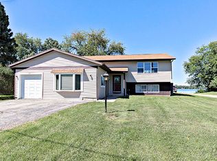 4906 W Shore Dr, McHenry, IL 60050