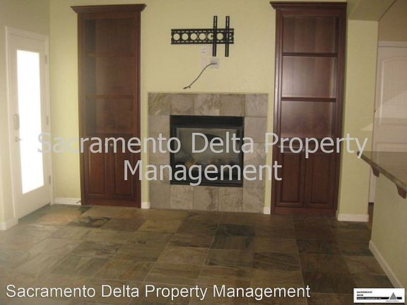 3rd image of 8048 Linda Isle Ln