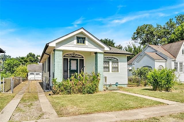 1st image of 3909 Piedmont Dr