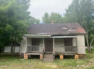 261 E Grant St, Nokomis, IL 62075