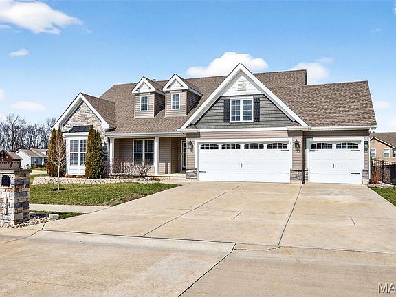 3rd image of 131 Austin Oaks Dr