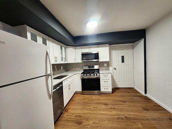 3rd image of 30 Latourette Ln Floor 2