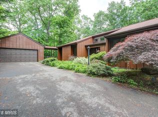 11105 Glade Dr, Reston, VA 20191