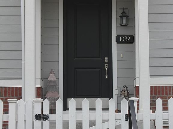 2nd image of 1032 W Narrows Ln