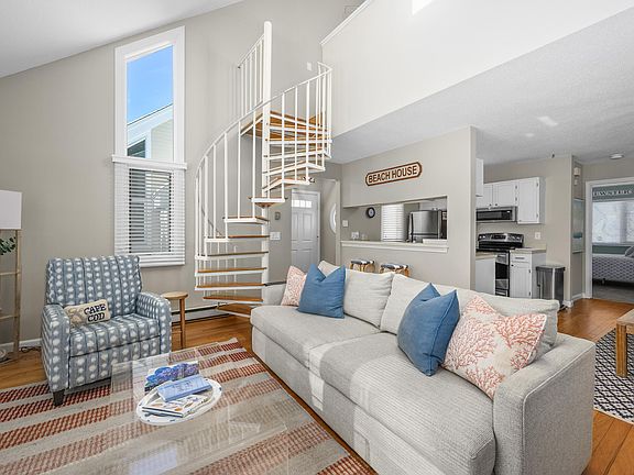 2nd image of 14 Howland Circle UNIT 14