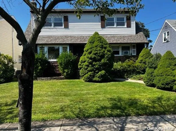 38 Staples Street, Farmingdale, NY 11735