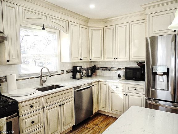 2nd image of 5 Briarwood Dr