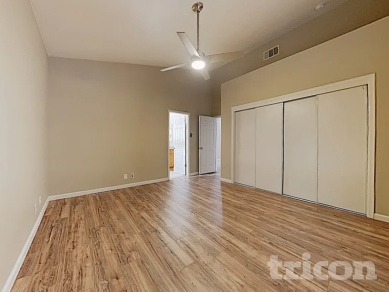 221 Seabury St — Photo 7