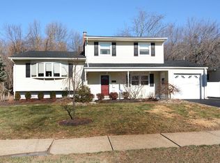 16 Karen Pl, Edison, NJ