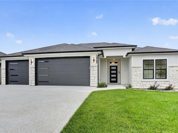 13755 NW 70th St, Parkville, MO 64152