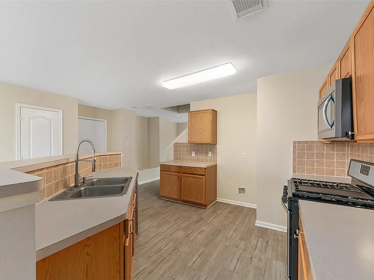 311 Remington Creek Dr — Photo 13