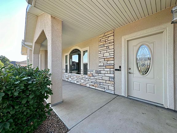 3rd image of 2519 Buchanan Dr