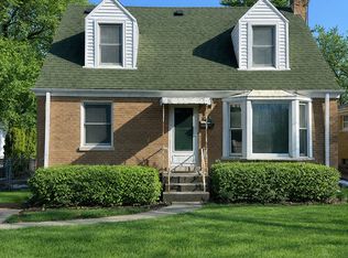 215 N Main St, Mount Prospect, IL 60056