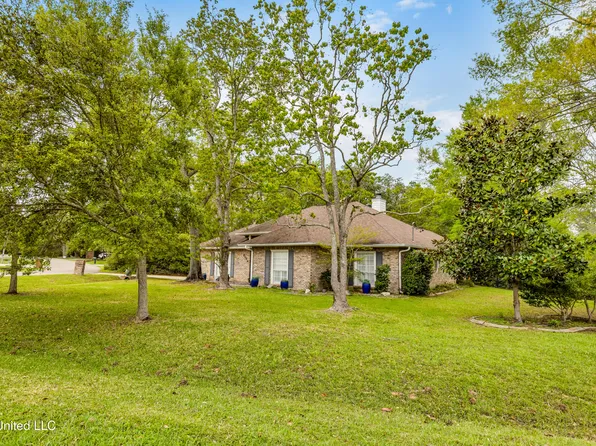 6644 Ahekolo Cir, Diamondhead, MS 39525