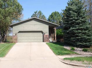 804 E Plum Creek Rd, Sioux Falls, SD 57105