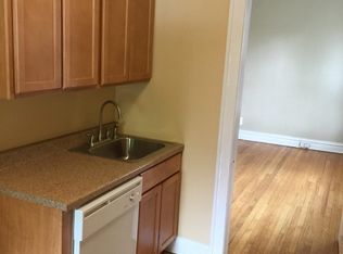 211 Pleasant St APT C, Oak Park, IL 60302