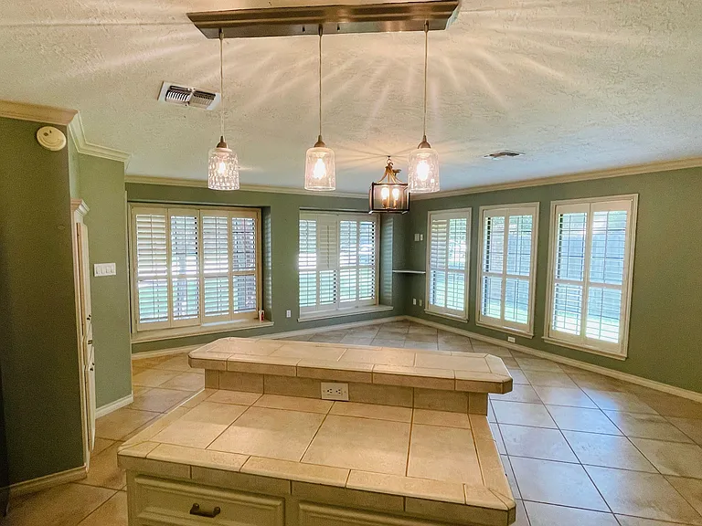 8706 Sandstone Dr — Photo 6