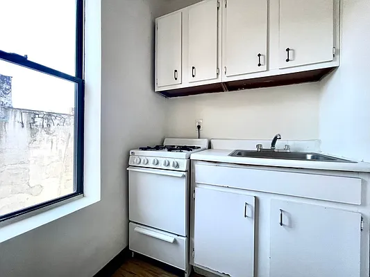 Rented by Metropolitan Property Group | media 8