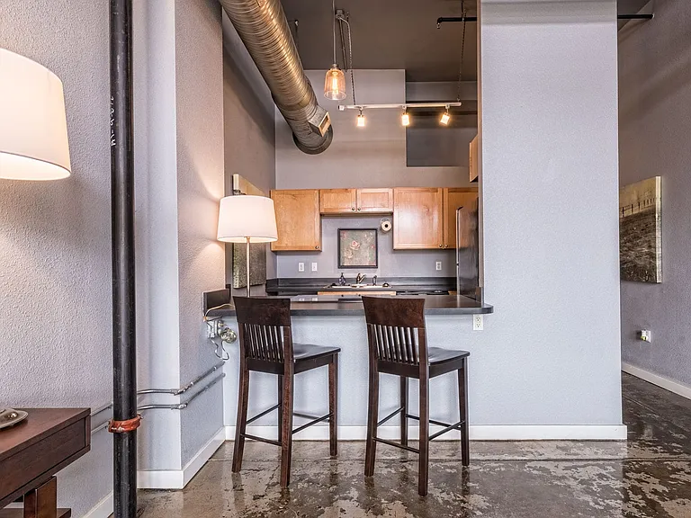 Crossoads Lofts — Photo 5