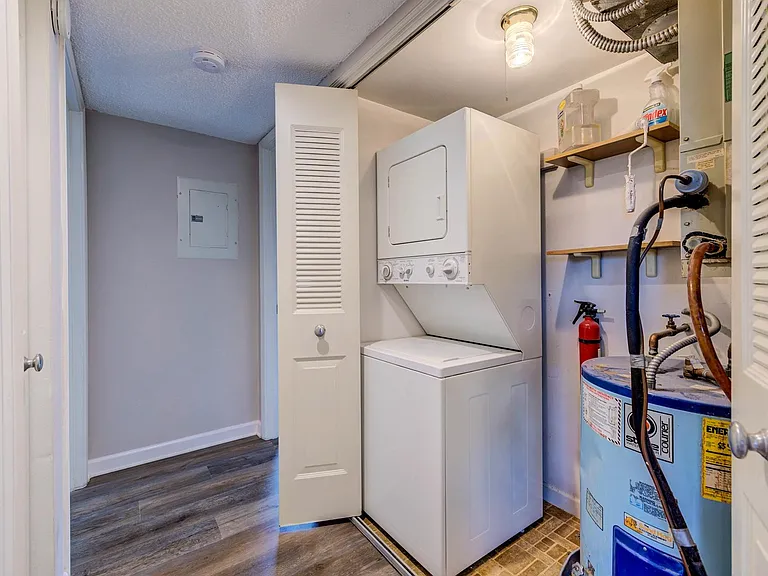 1640 E Swan Cir — Photo 10