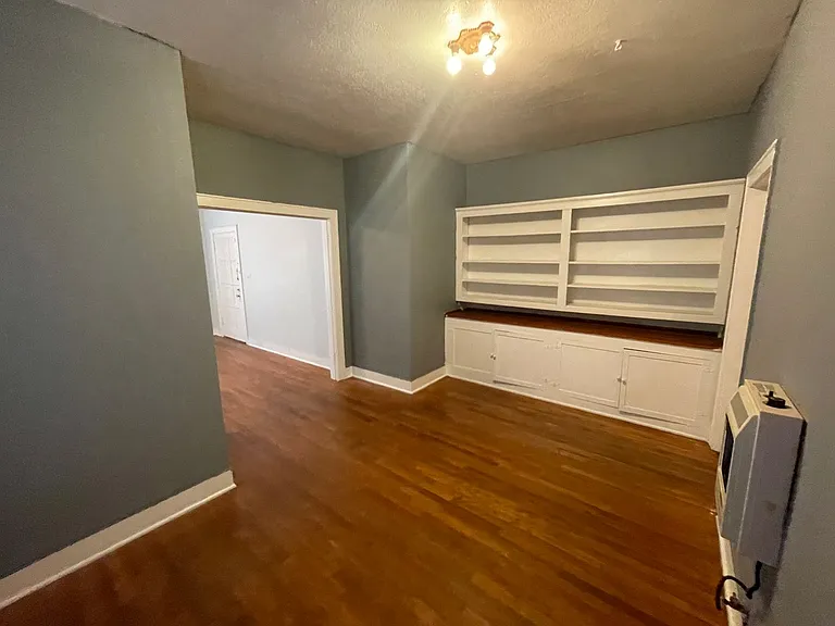 547 1/2 E Wilkinson St — Photo 3