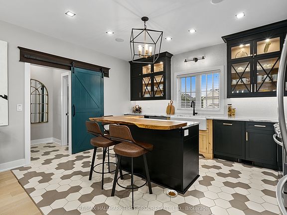 3rd image of 798 New Amherst Blvd