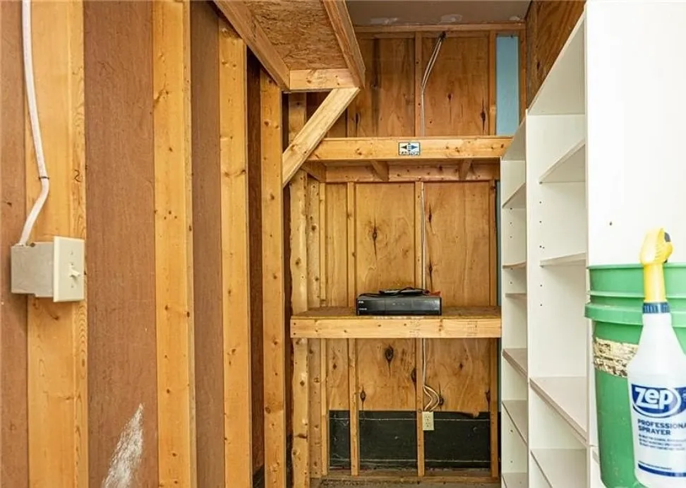 405 N Center St — Photo 3