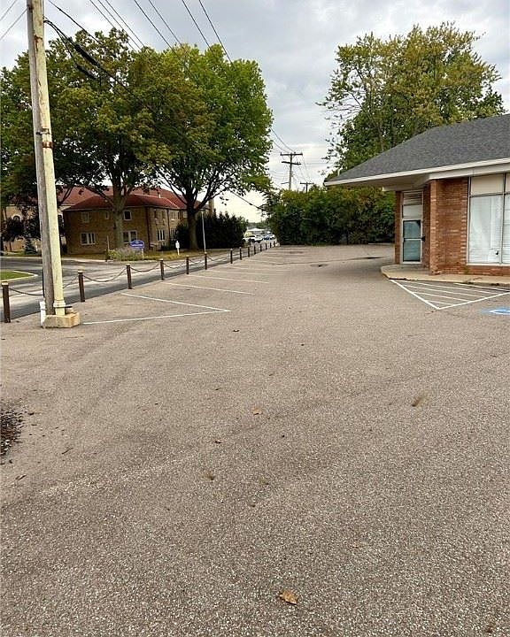 2nd image of 1821 Portage Trl