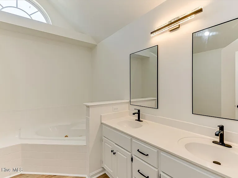 4688 Perry Mill Cir — Photo 27