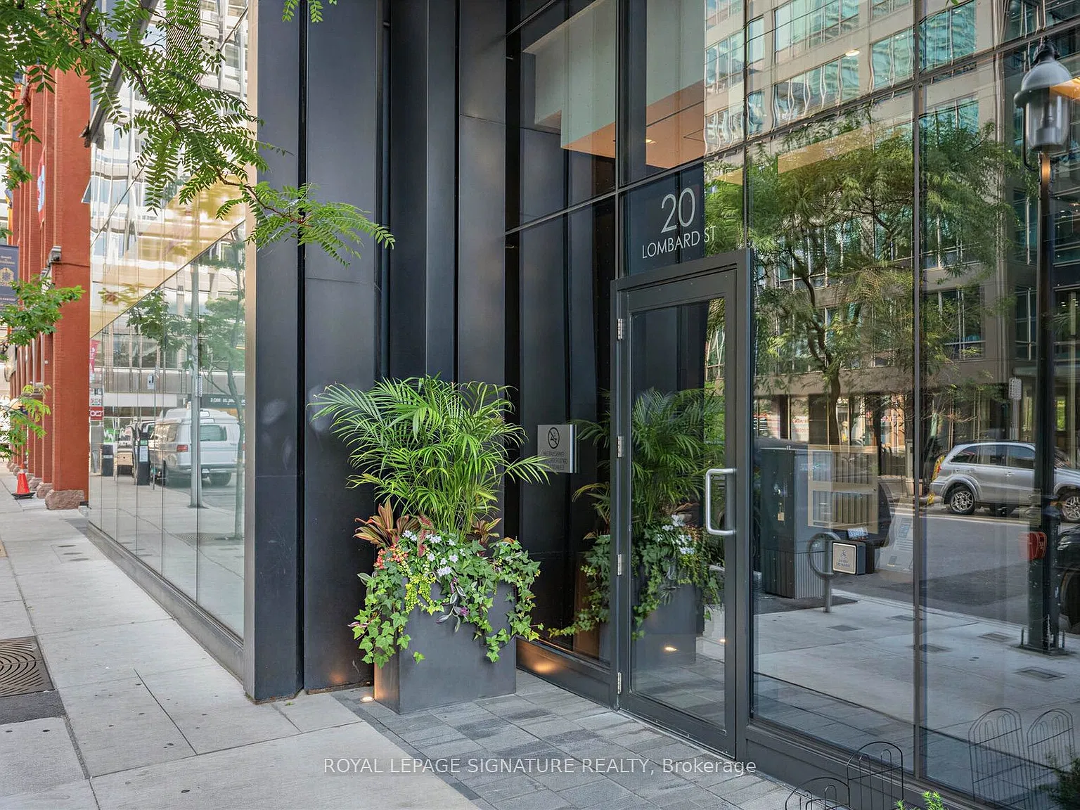 Yonge + Rich, 20 Lombard Residences — Photo 2