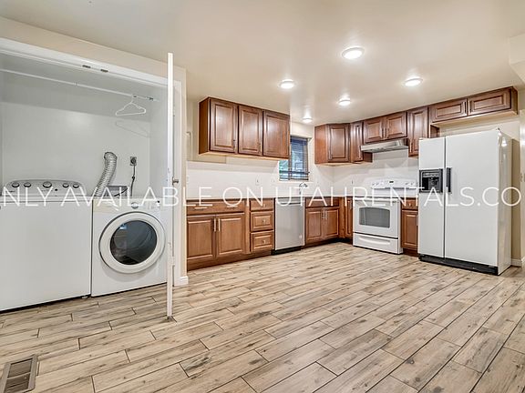 5th image of 2551 E Elm Ave