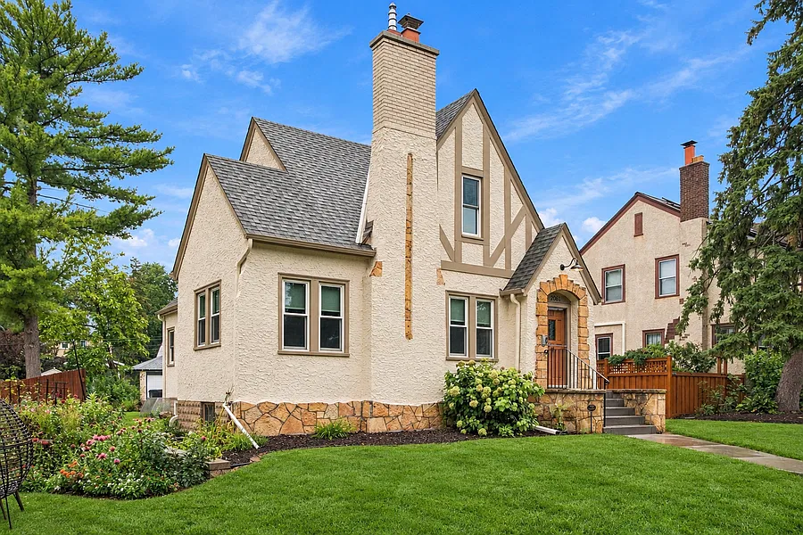 5 bed, 3400 sqft, $4,500 — Photo 1