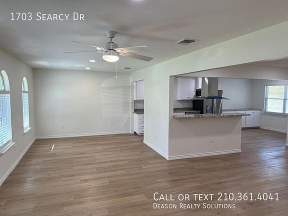 3rd image of 1703 Searcy Dr