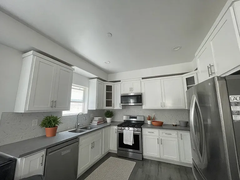 1173 1/2 W 37th Pl #5 — Photo 8