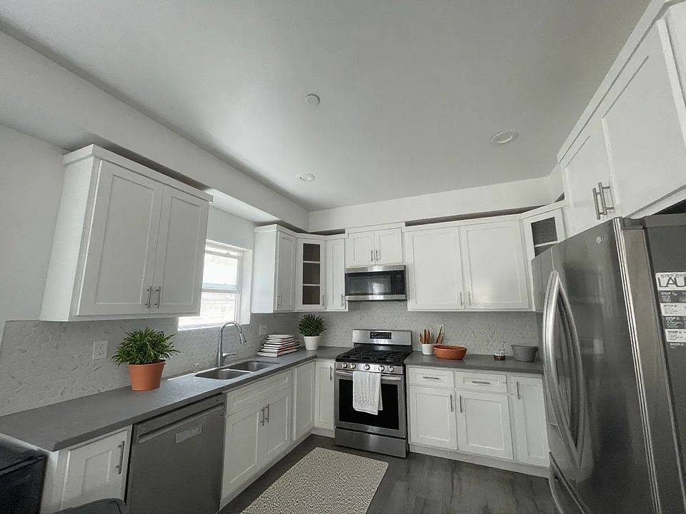 1st image of 1252 W 37th St #Privateroom3