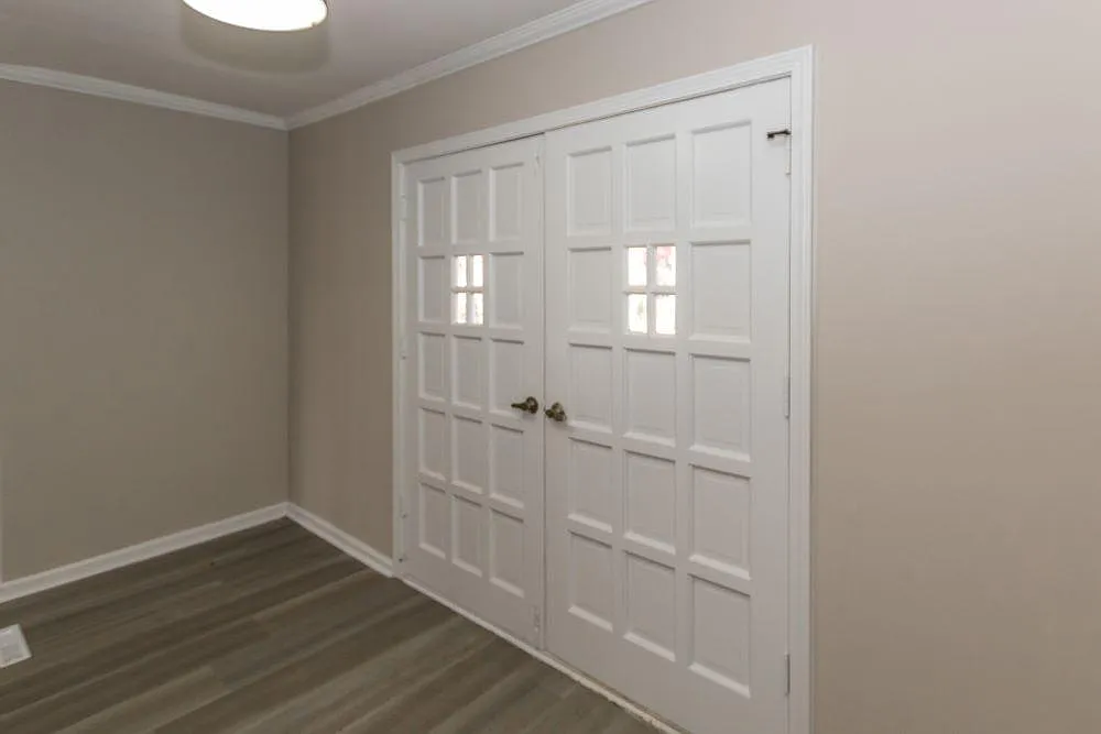 6 bed, 3.5 bath, 4294 sqft, $4,000 — Photo 4