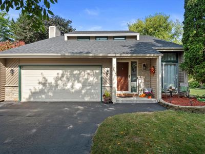 207 Parkview COURT, Pewaukee, WI, 53072