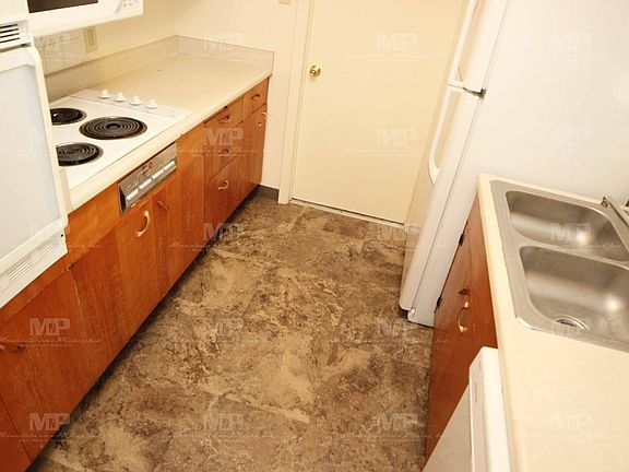 4th image of 1024 Glenmoor Dr