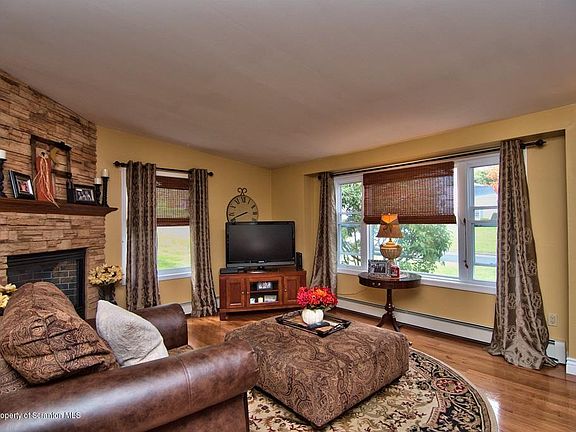 4th image of 17 Oakwood Dr
