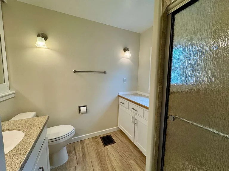 1027 Bergen Ave — Photo 7