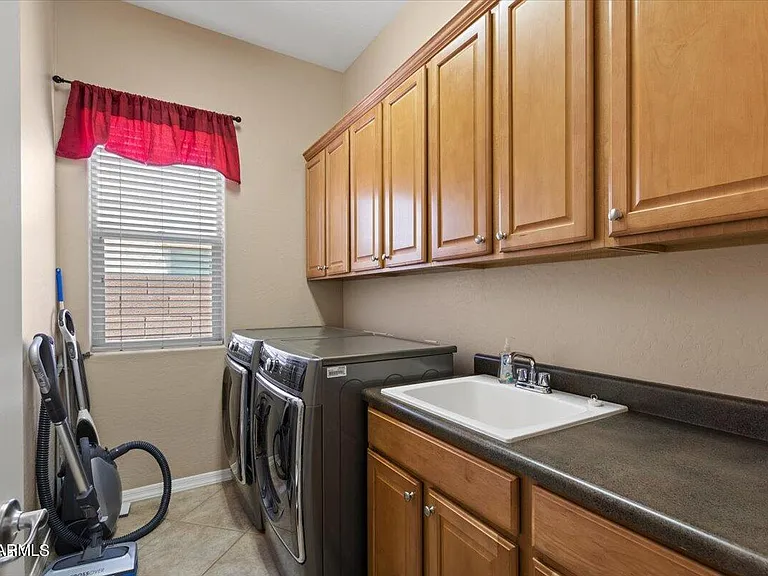 743 E Torrey Pines Pl — Photo 27