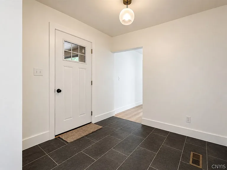 10 Parkside Ct #8 — Photo 2