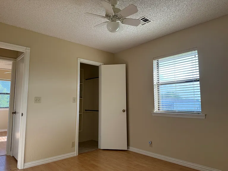 1895 E Maple Rd — Photo 13